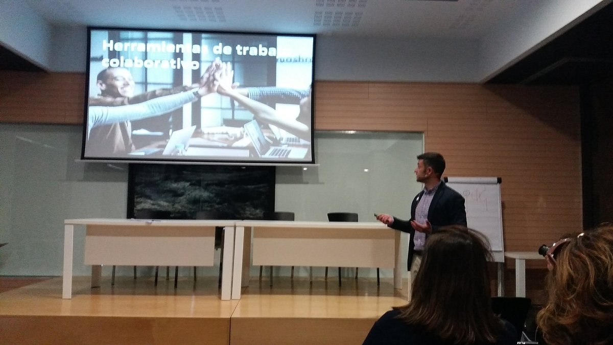 CarmenBohiguesE's tweet photo. Disfrutando de la ponencia de @PauMatalap en Denia. Salud 2.0
@ana_morote @Terepita79 @CharoIvars @ECanamas https://t.co/gB1y3WMLAD