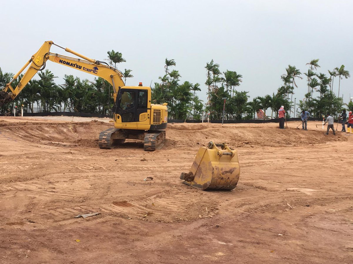 DuraBunker's tweet photo. And so it begins... 1st bunkers being roughed out & prepared ready for @DuraBunker installation @tanahmerahcc Garden course with @RTJ2GolfDesign #bunkershaping #syntheticbunkeredges #fullysealedsystems #singapore https://t.co/Gvg7niGcSd