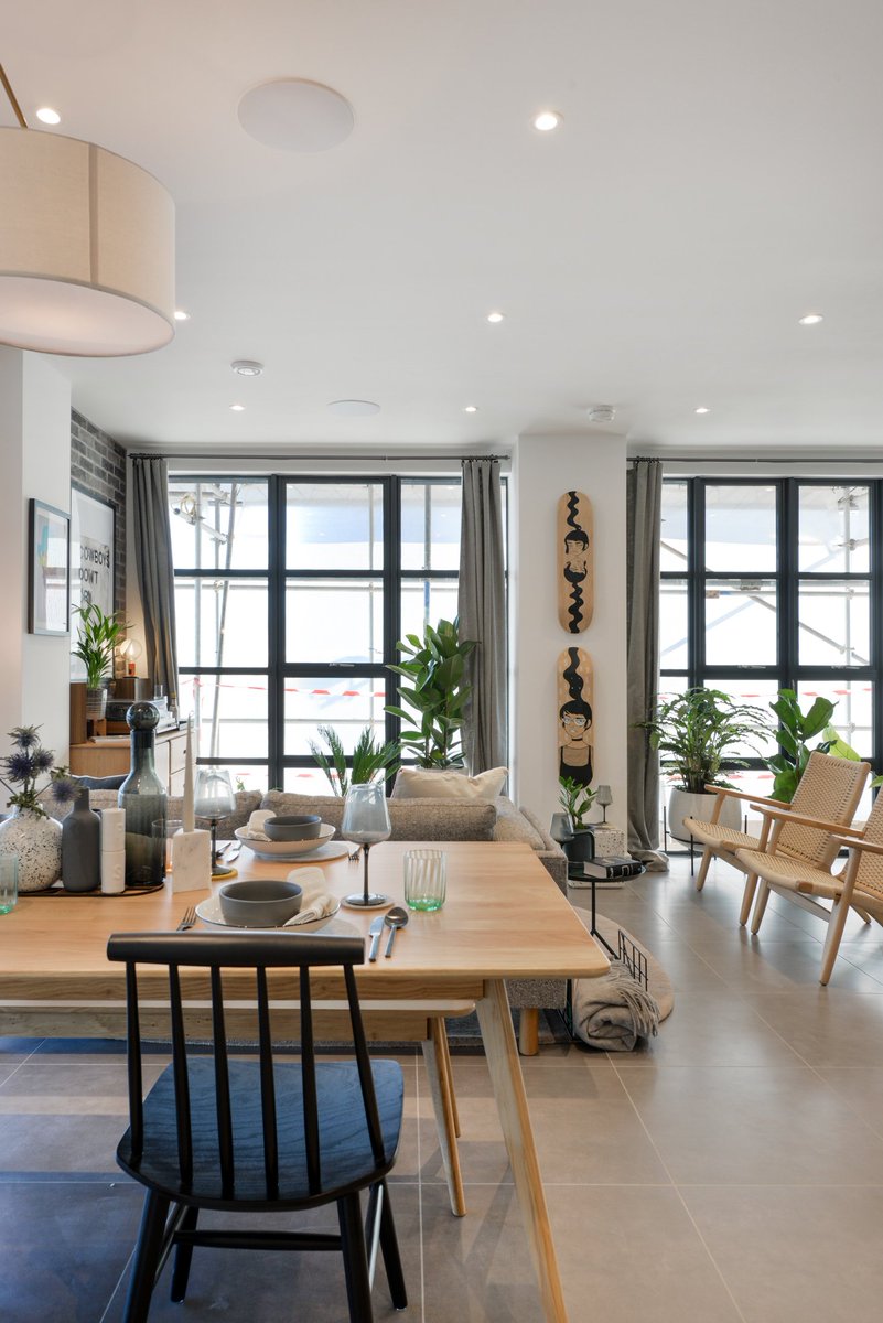 BagelFactoryE9's tweet photo. Views all around you while you eat your morning brekkie through the Bagel Factory's full height #crittal-style windows
#newhome #hackneywick #openplan #fullheightwindows https://t.co/HBUdCIs6hE