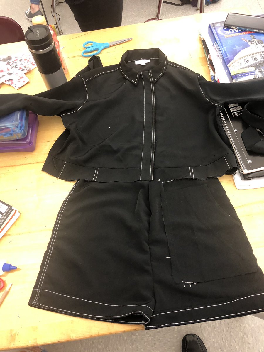 APMrMoran's tweet photo. Here is Anna Fink, who found a robe in Walmart and was able to see a romper and shorts within it. Here’s her before-and-after drawing. What great creativity Anna! #engagedclassrooms https://t.co/QpFGosDzW5