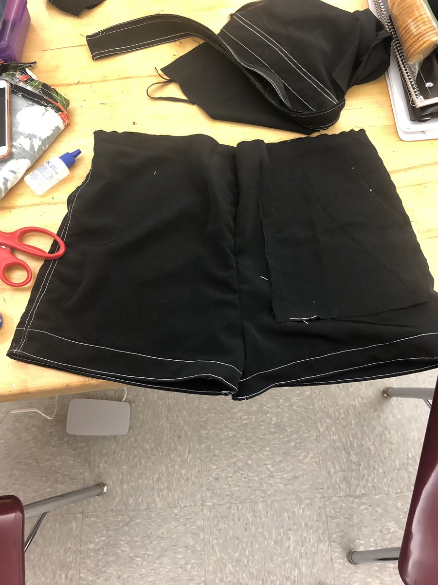 APMrMoran's tweet photo. Here is Anna Fink, who found a robe in Walmart and was able to see a romper and shorts within it. Here’s her before-and-after drawing. What great creativity Anna! #engagedclassrooms https://t.co/QpFGosDzW5