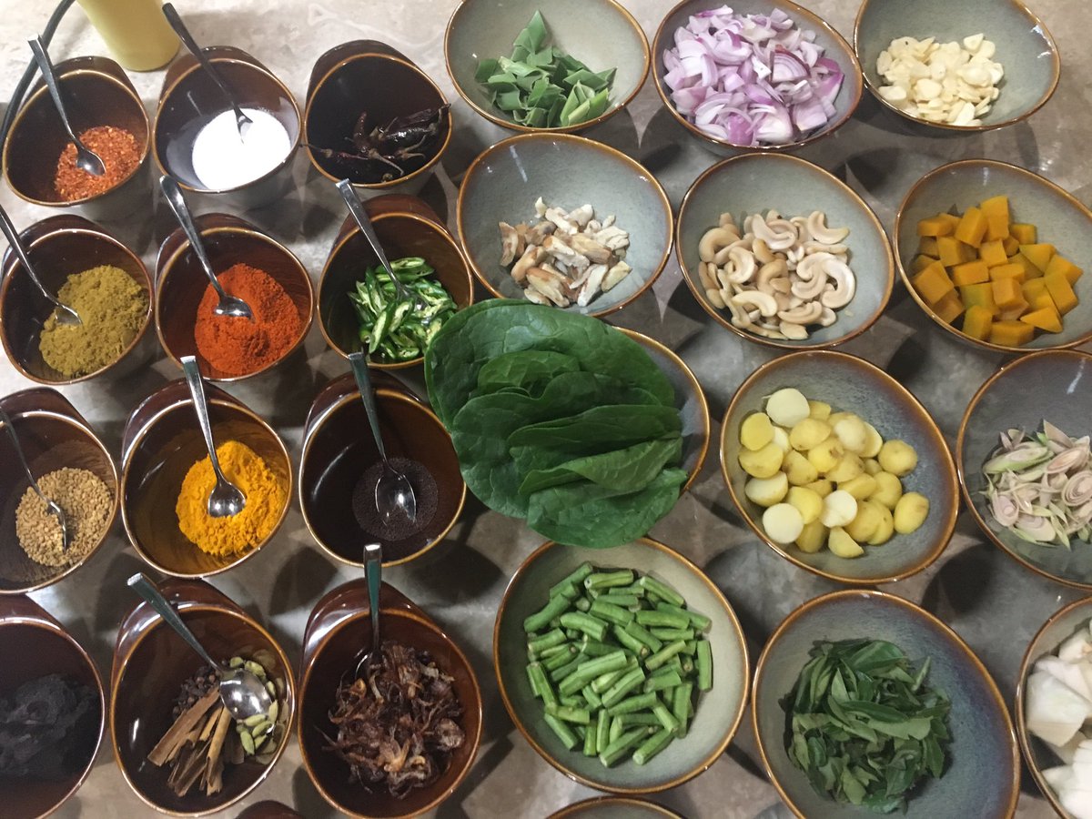 neeta_com's tweet photo. What a fun😍rustling up a 3course Srilankan feast using beautiful native spices&amp;vegetables 🌶 So educational! #traveltolearn #WednesdayWisdom #traveldiaries #fooddiary #colombochronicles #srilankanfood #islandcuisine #spices #amcooking #chef #cookingclass #hotel @movenpickCMB https://t.co/do88krgolh