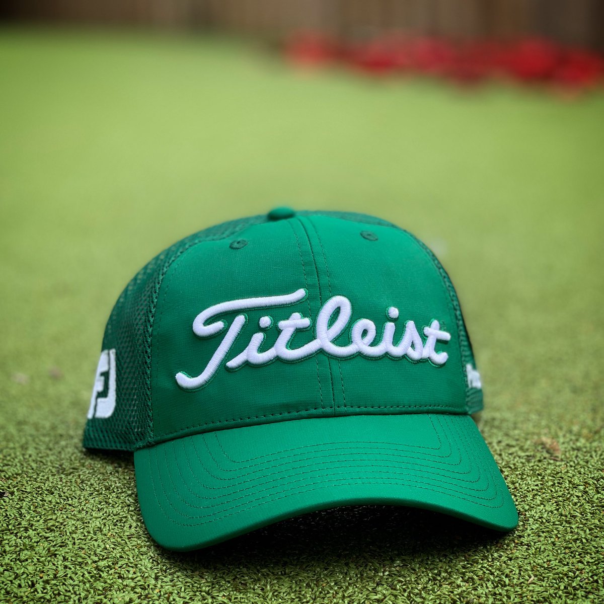 4golfonline's tweet image. Masters week giveaway. One of my followers will win this hat. Like and share this post for a chance of winning. #GolfIsFunInGreen @titleist @titleistukireland
