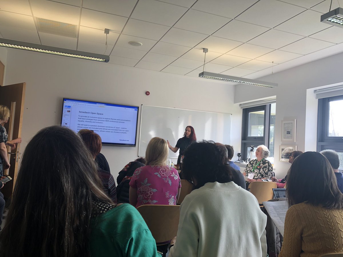 sharonlflynn's tweet image. Full room for #femedtech Open Space  #oer19