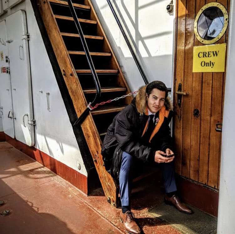 timolischu's tweet image. Grüße vom Set!