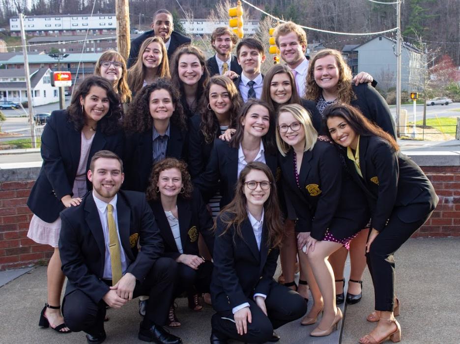 AppAmbassadors's tweet photo. Yesterday, we officially welcomed 18 new members into the Ambassador organization. Welcome New Member Class of 2019! #WhyWeAMB #DiscoverNewDirections https://t.co/zSS7PWbA1k