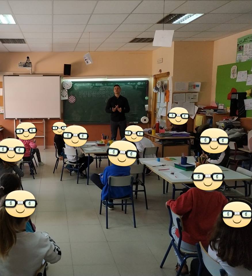 miopia_magna's tweet image. Charla de #SaludVisualInfantil, 2º primaria #ColegioFuenteDelPalomar. Nuestros #ProfesionalesDeConfiaza de #GrupoÓpticasOndarreta y @masvision_es han recordado #hábitosvisuales, buen uso de #dispositivosmóviles y la importancia de las revisiones #OjoConLaMiopía #ControlMiopía