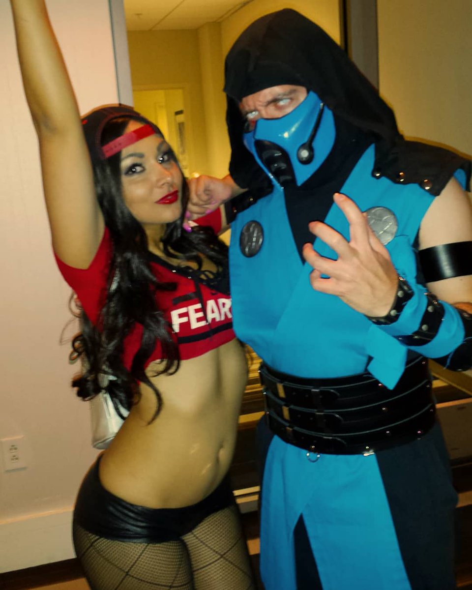 Joel Xero on Twitter: "Sub-Zero & Nikki Bella are FEARLESS! @SoniAralynn as Nikki Bella @BellaTwins . #wcw #wwe #wrestling #nikkibella #bellatwins #subzero #mortalkombat #nikkibellacosplay #wwecosplay #subzerocosplay #mk #womencrushwednesday ...