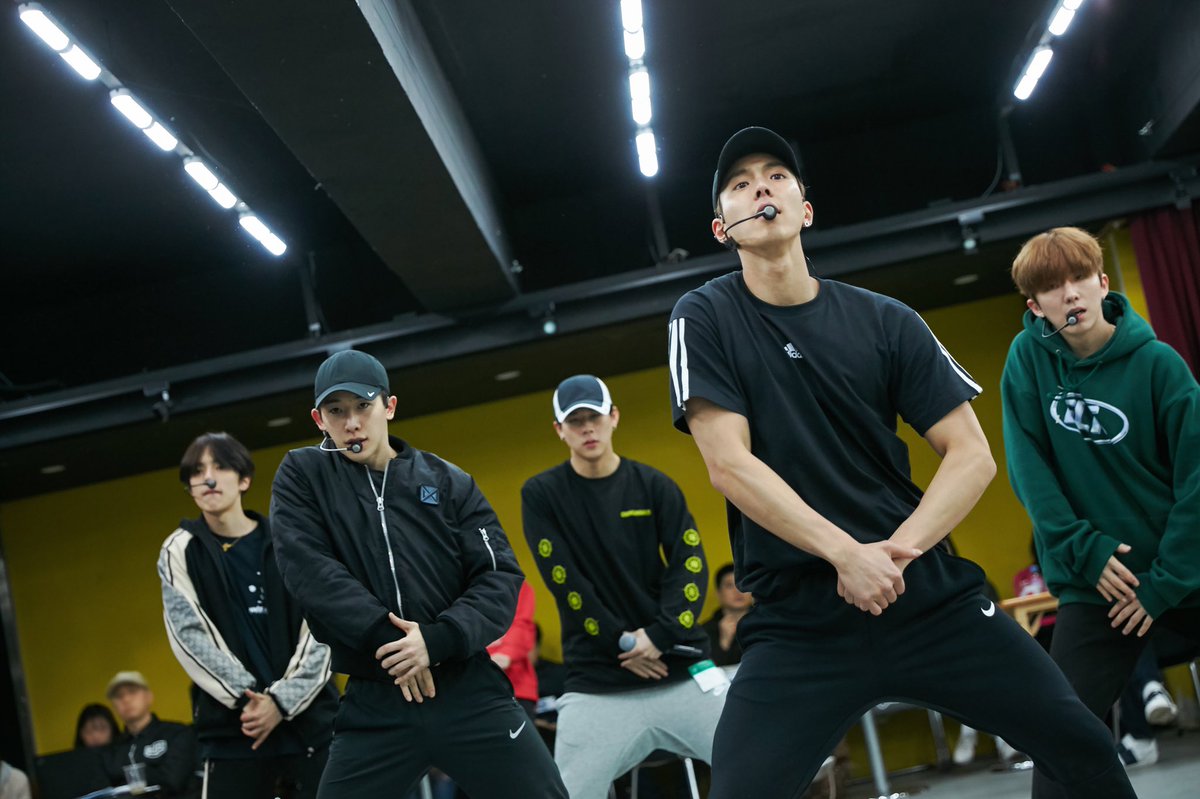 OfficialMONSTAX's tweet photo. [#MONSTA_X] 
2019 #MONSTAX WORLD TOUR 
#WE_ARE_HERE IN #SEOUL
연습실 비하인드 공개 

#몬스타엑스  #서울
#몬스타엑스월드투어 https://t.co/mwIidgamKM
