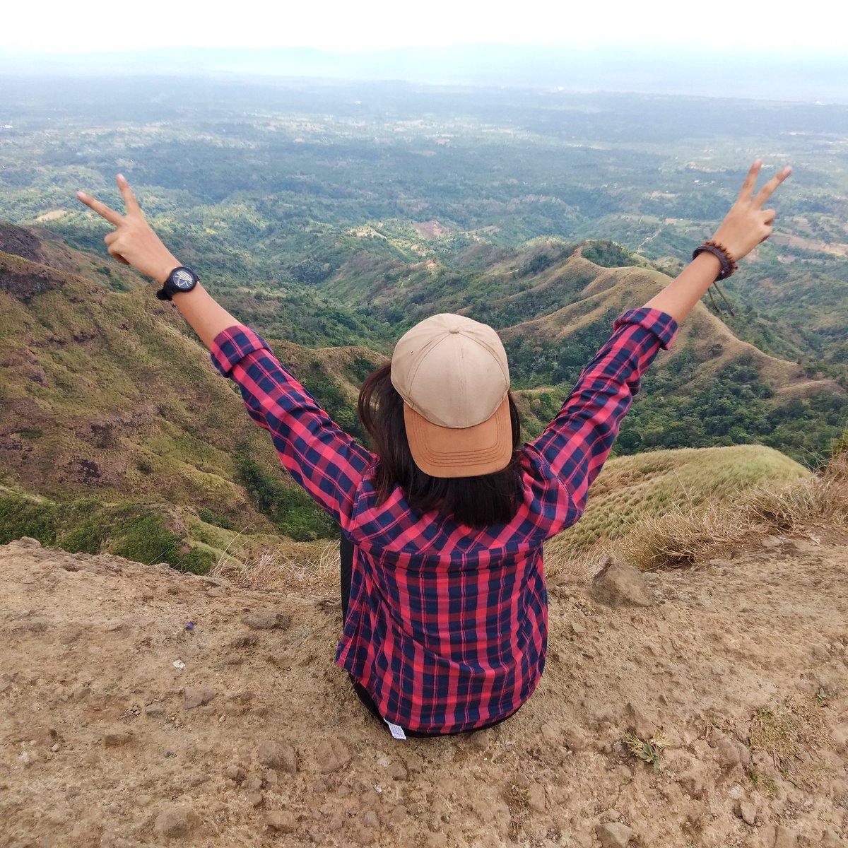 cusijannesatrix's tweet photo. "Takot akong mahulog, Pero mas takot pala akong di maranasan yong akala ko imposibleng mangyari, pero posible pala. Mas takot pala akong matakot." 😊
#ConquerYourFear
#MtBatulao❤️ https://t.co/M0X3u2qMNt