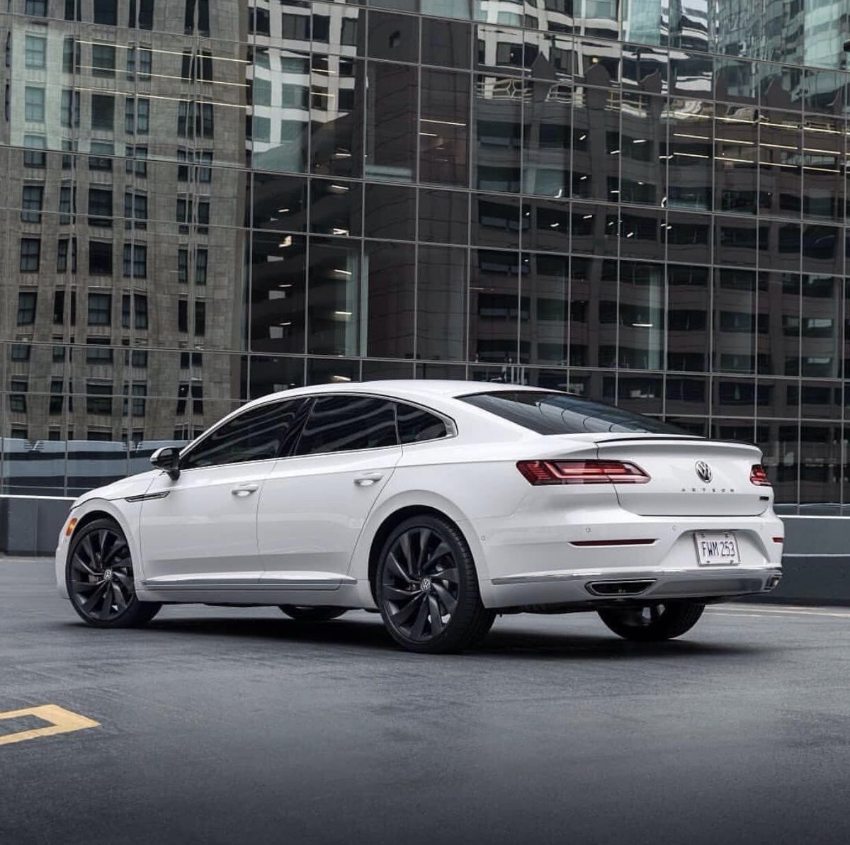 LegendVW's tweet photo. The #VWArteonRLine, causing whiplash everywhere she goes❣️
#legendvw #vw #vwarteon #vwarteonrline #arteon #arteonrline #vwlife #vwcars #vwfamily #vwlife #ccw #wednesday https://t.co/UGJCIn9zD0
