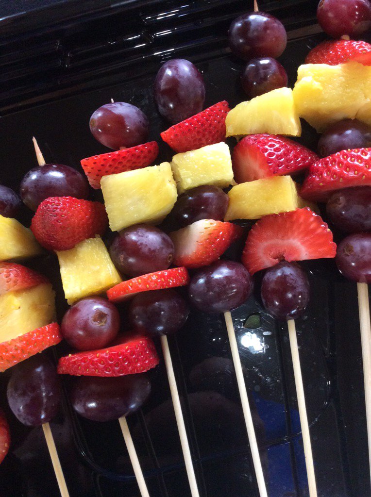QuartersCF's tweet image. Fresh Fruit Kabobs in the clubhouse! Swing on in 🍍🍓🍌#TheQuarters #fruitkabobs
