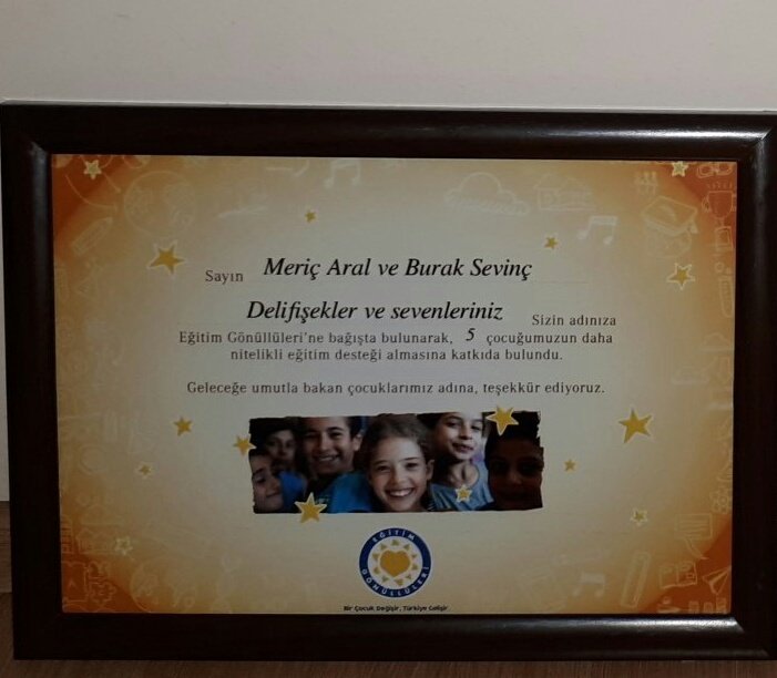 Karakterlerinizin hikayesi ile kesişen yolumuzu sizlerle güzelleştirdik. Samimiyetiniz ve sevginiz bugün dünyanın farklı yerlerinde birçok canın umudu olsun istedik. Daha uzun ve nice yıllarımız, yollarımız olsun ❤
<a href="/mericaral/">Meriç Aral</a> <a href="/burak_sevinc/">Burak Sevinç</a>