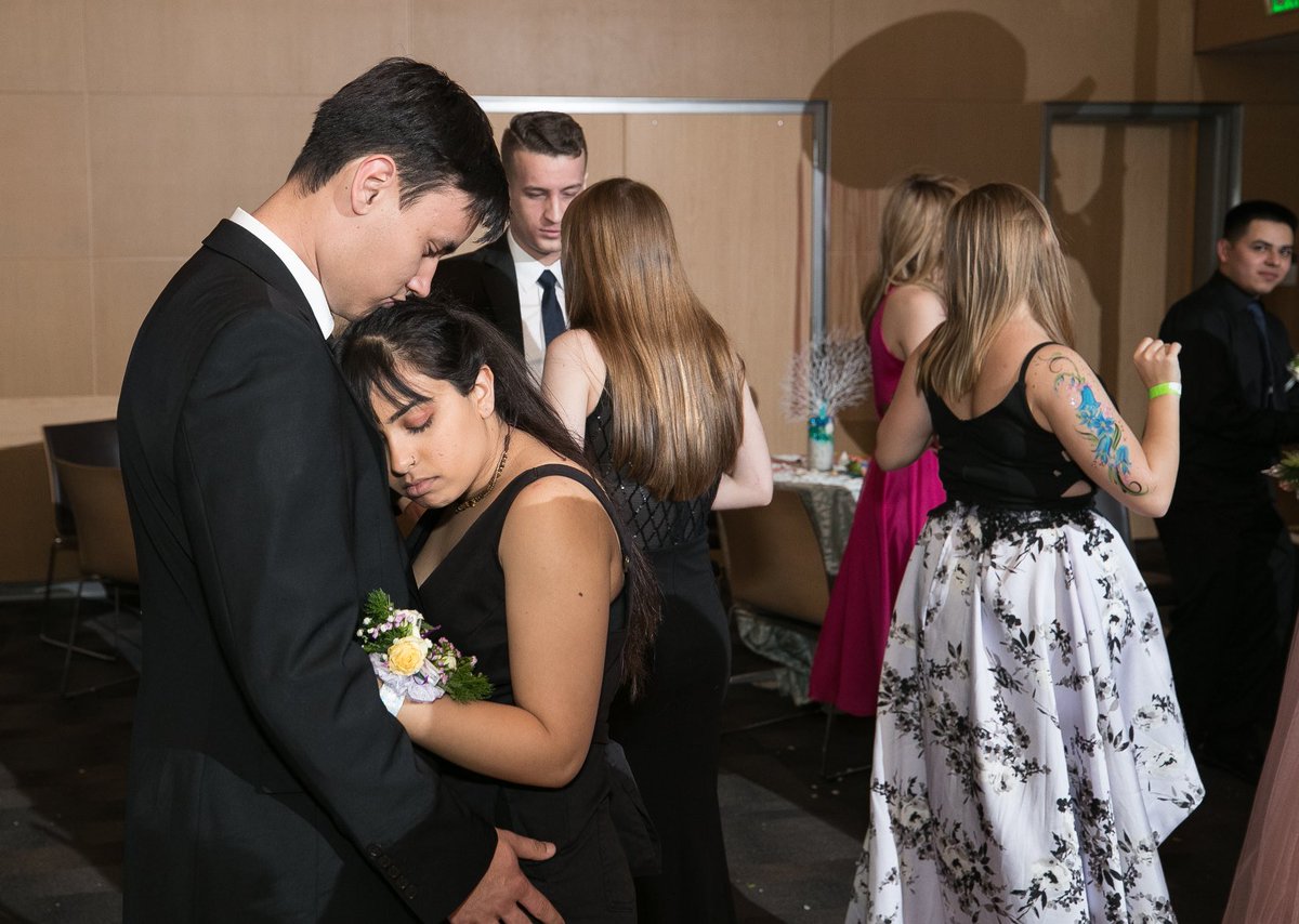 UCSFChildrens's tweet photo. Our patients had a magical night at the hospital prom! THANK YOU to the volunteers, staff and donors who helped make this year's dance so special! You can see more photos from the #UCSFprom on our Facebook page! https://t.co/EcDOH7Vka7 📸: @jcable12 https://t.co/v7l69cgFMY