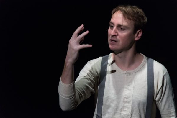 CoupeFileCom's tweet photo. [PRESSE] Merci à PRINCESSE ACIDULÉE @bbprincess803 pour ce beau retour sur la pièce @JamaisPlusTh, actuellement au Théâtre du Roi René Paris, jusqu'au 14 avril ! 
👀 https://t.co/7rjYolQFEH
#theatre #jamaisplus #roseblanche #resistance https://t.co/DKqPuibsIZ