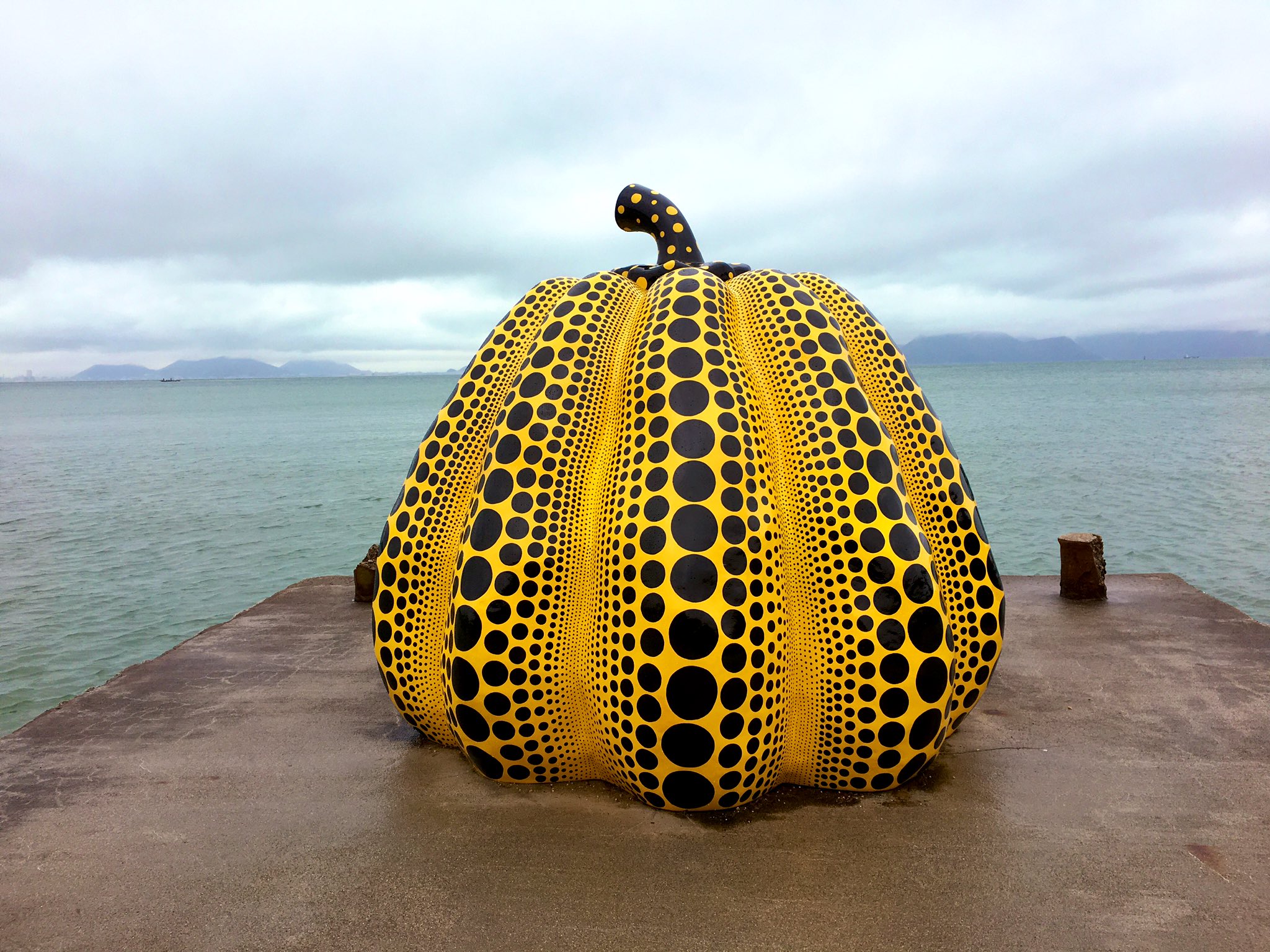 厭世潔咪twitter पर 沒有藍天的黃南瓜vs紅南瓜 直島 草間彌生 南瓜 Naoshima T Co Cktqpsncek Twitter
