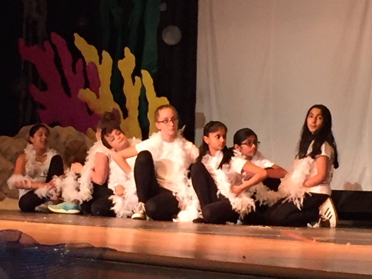 MsPazinko's tweet photo. LITTLE MERMAID @SBSDBC school play , very colorful!! https://t.co/WTYbxuskhd
