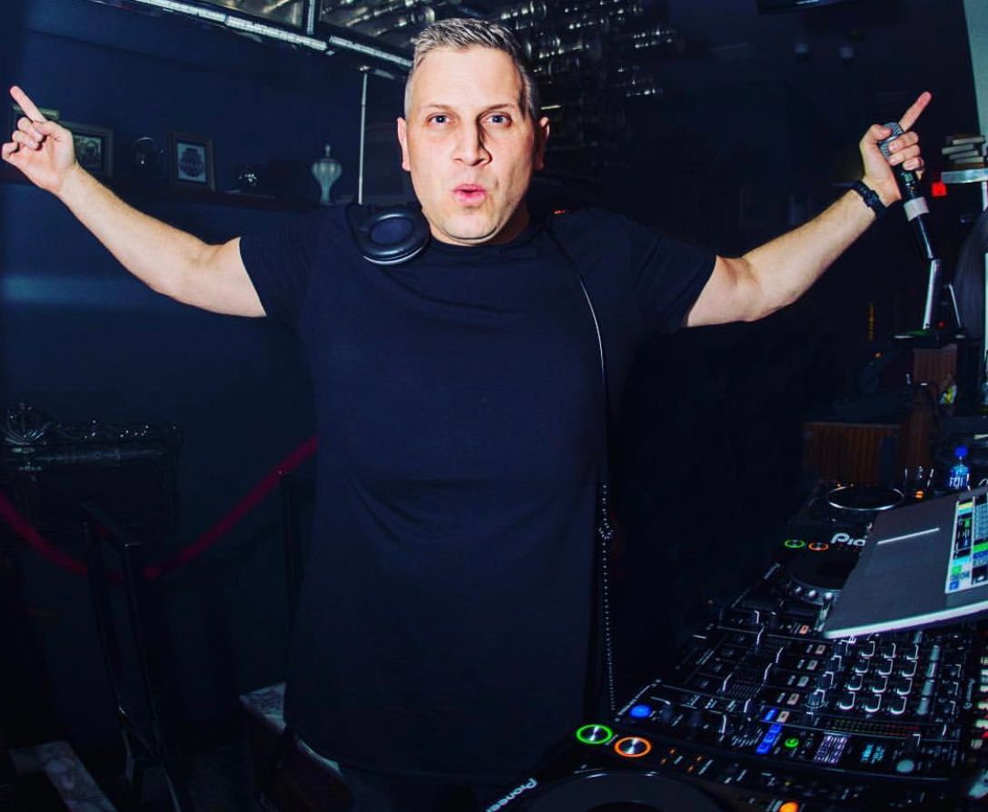 <a href="/ImDJHollywood/">DJ Hollywood™</a> bringin' out the city this Saturday, April 13th
Get Tickets: bit.ly/2I9CpLN
#NOSLEEP #24hours