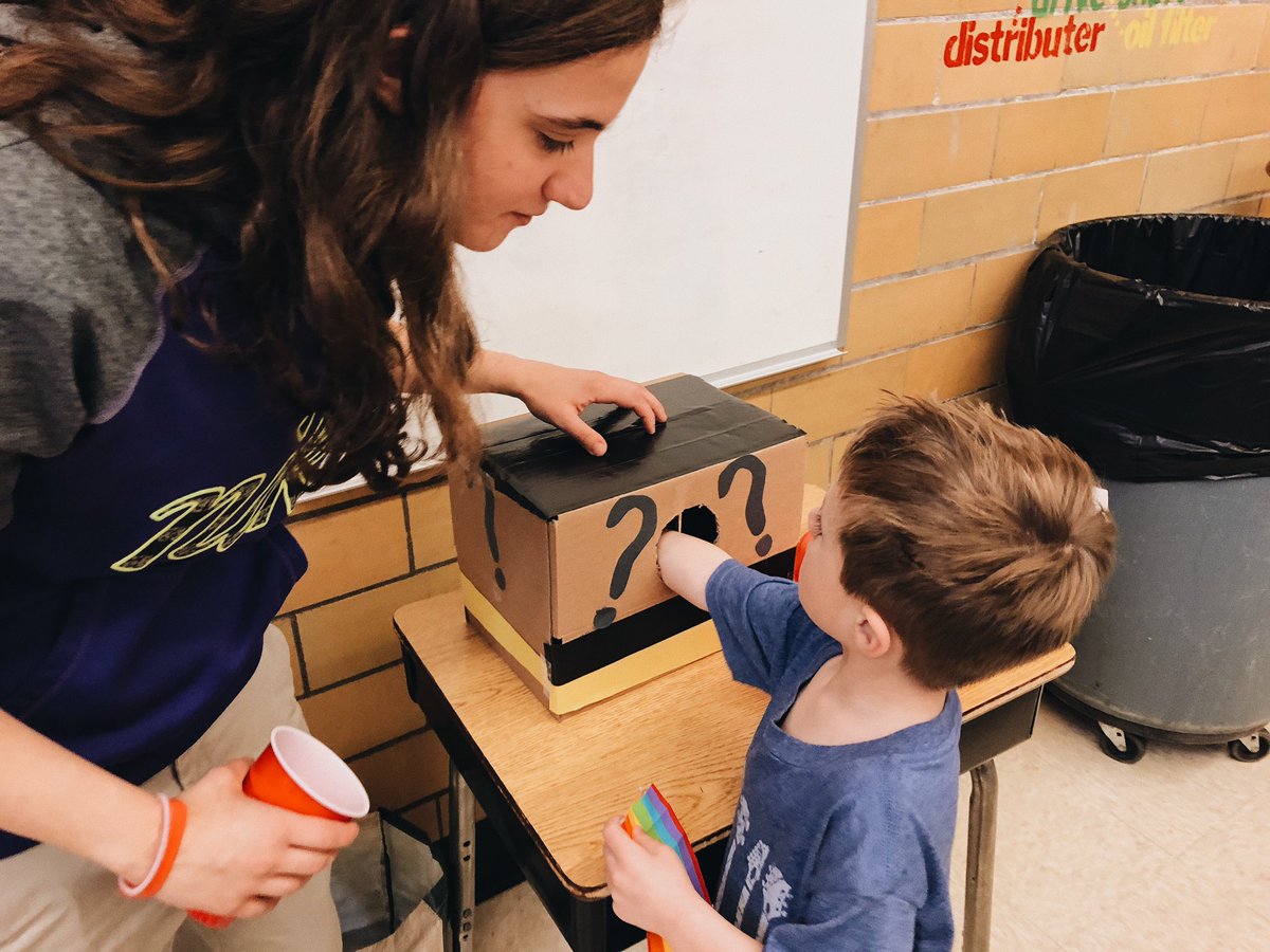 EasternEdClub's tweet image. Our Carnival Theme Night at Lebanon on Monday was a success!! The students loved to play the different games and win stuffed animals/candy!! Thank you to all the members that came and helped make this event a blast 🎟🤹🏻‍♀️