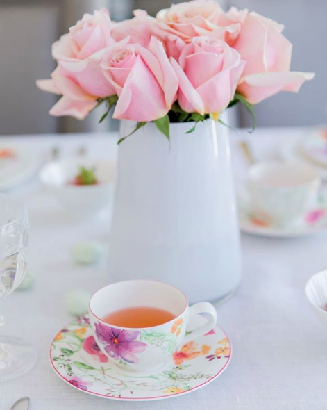 WalkingMatters's tweet image. Wishing you a beau-tea-ful spring😉🌻🍵
📸: @fashionablehostess &amp;amp; @simplylively 
Featured: @VilleroyBochUSA's Mariefleur tableware &amp;amp; Numa vase
#TabletopMatters
#villeroyboch #springtablescape #spring #fashionablehostess #tableware #tabletop #tabledecor #homedecor