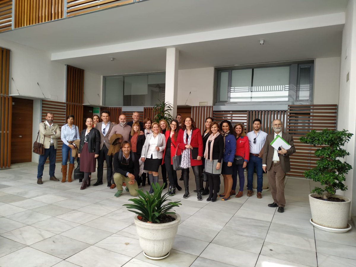 ALIANZASevilla's tweet photo. El día nos ha sonreído 😃 y l@s #Agentes de @ALIANZASevilla han vuelto a responder a la llamada en una nueva #visitaprofesional por #Zonacentro, que ha sido un #exito. Gracias a todas las personas que han contribuido, una vez más, a este proyecto común. Bravo! #JuntosSumamos 👏👏 https://t.co/SlBcLE2njs