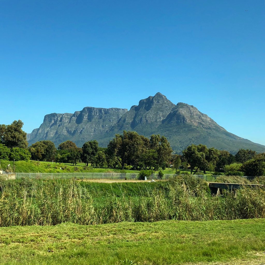 Tabel Mountain on a clear day. #visitcapetown #SouthAfrica #tabelmountains #travel #danishtravelbloggers #roadtrip