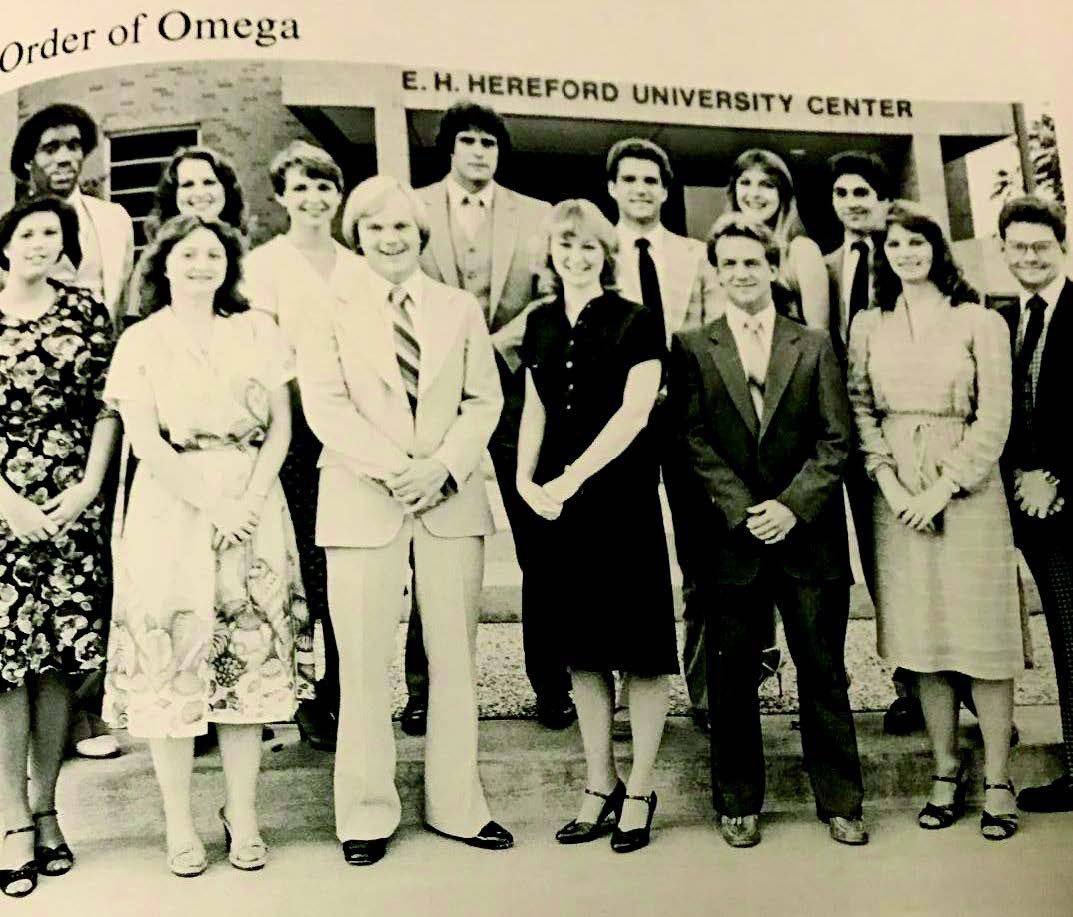 orderofomega's tweet photo. In 1971, Order of Omega's national headquarters was established at The University of Texas at Arlington. In 1977, we became a coed organization after the decade brought significant growth to our membership.
#DecadeADay #The70s #OrderofOmega #DiamondAnniversary https://t.co/KqpRHibMpz