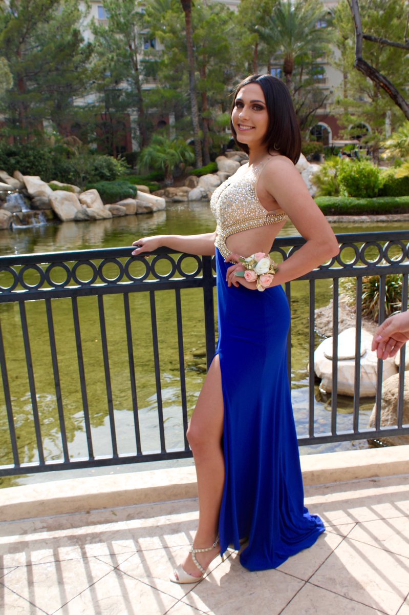 GiannaGenneken's tweet photo. Prom selfies :) https://t.co/XQYA9OxW7L