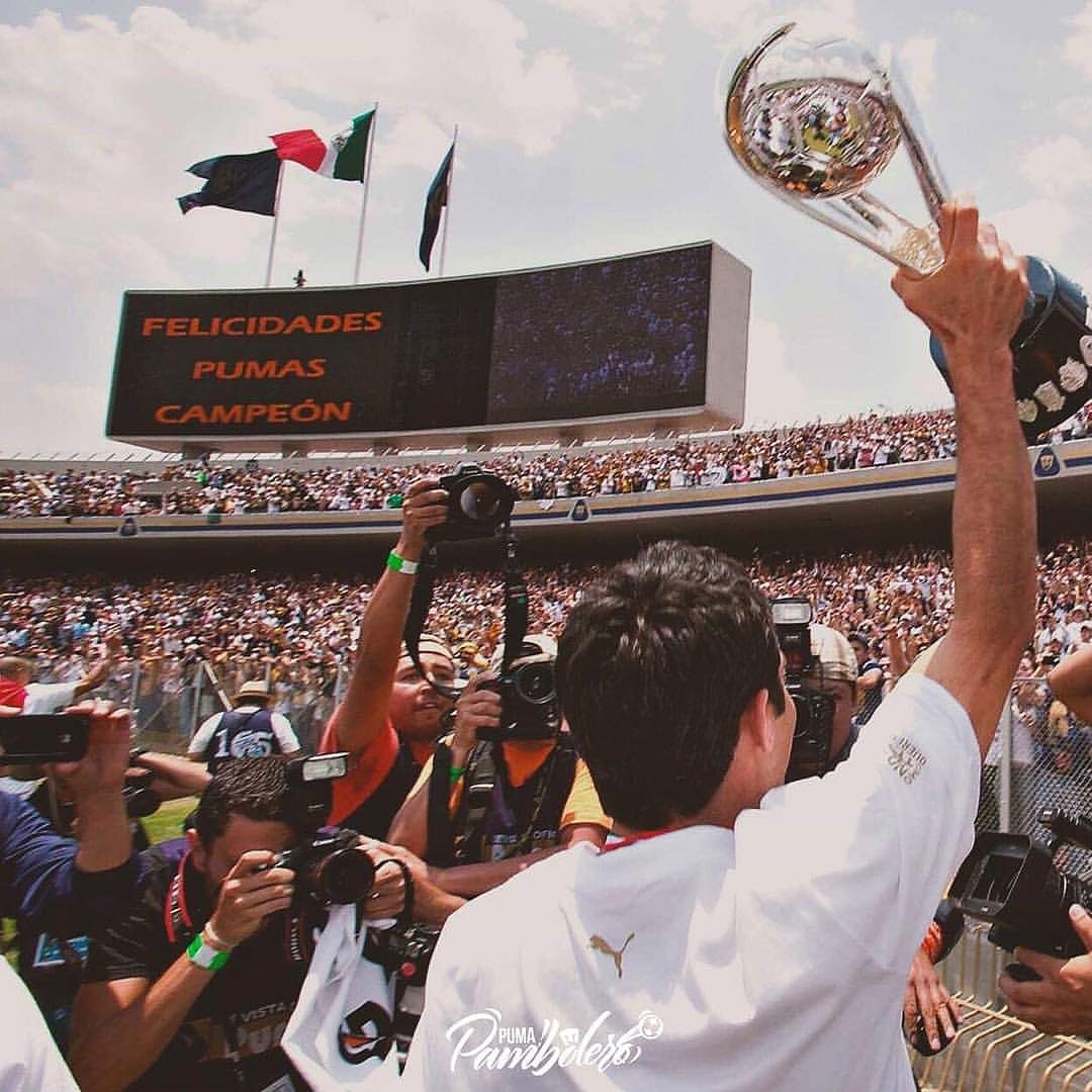 PumasBoyzo's tweet photo. ¿Algún día volveremos a ver esta imagen? #FueraParga https://t.co/zLSJGjQfOd