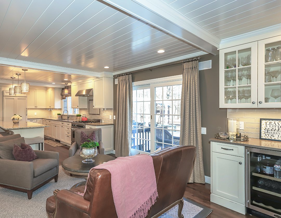 KenPremier's tweet photo. Custom wet bar & kitchen with v-groove ceiling panels, built up beams, & crown molding | Premier Builders | Boston, North Shore, MA Builder
#procabinetmaker #highend #custom #kitchen #ceiling
kitchen design: Andrea Avery Design
photographer: Andrew Swaine
https://t.co/lTe7AEuWuf https://t.co/0hrZW7vG3R
