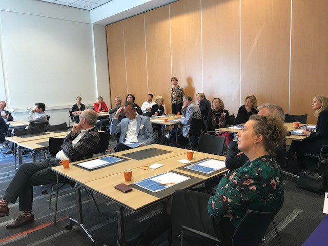 stgcarmel's tweet photo. Veel enthousiaste schoolleiders vandaag op de Schoolleidingendag. Actief aan de slag met je eigen vraagstuk én die van collega's. Leren van en met elkaar! #SLdag https://t.co/VRxttl5naR