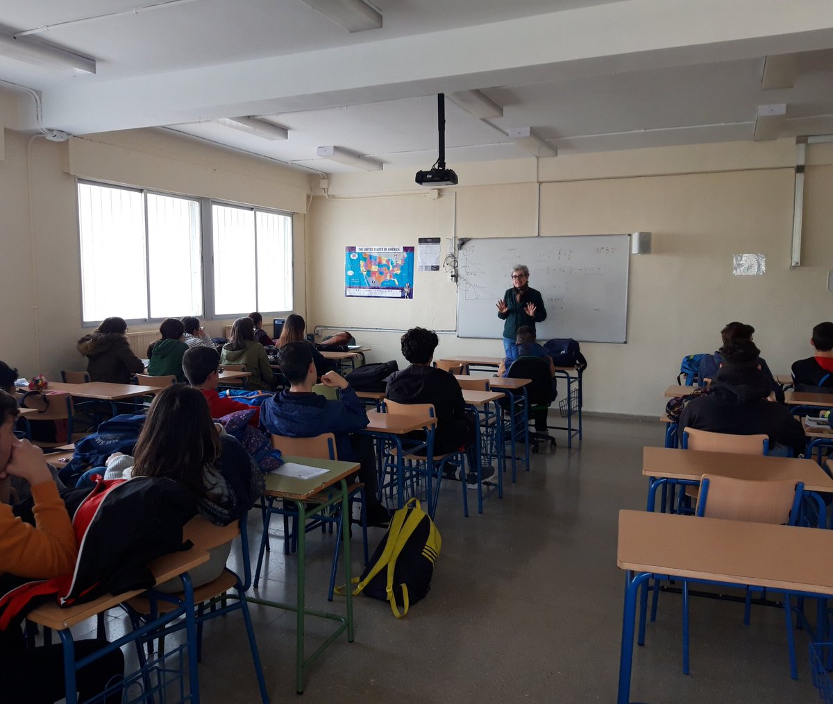cimestepa's tweet photo. Hoy ha finalizado en IES Ostippo el taller de coeducación "Mirando con lupa" impartido por @cimestepa y dirigido al alumnado de 4° de ESO.@IgualdadAND @culturaEStepa https://t.co/4NmNSrSQkn