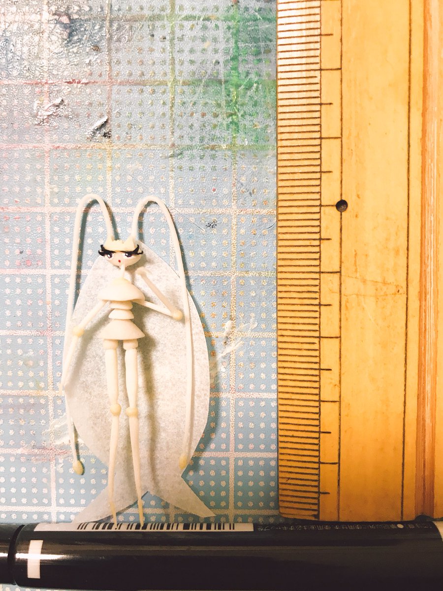 ワンスこねこね丸 40分の1の大きさでフェローチェを作りました 180cm 4 5cm 普段樹脂粘土で作るけど まつげ はメモ用紙切って貼ったり 薄羽はクッキングシートだったり工夫しました 自立もできて気に入ってます 40分の1スケールのポケモン ワンスこねこね丸 40分の1の大きさでフェローチェを作りました 180cm 4 5cm 普段樹脂粘土で作るけど まつげ はメモ用紙切って貼ったり 薄羽はクッキングシートだったり工夫しました 自立もできて気に入ってます 40分の1スケールのポケモン