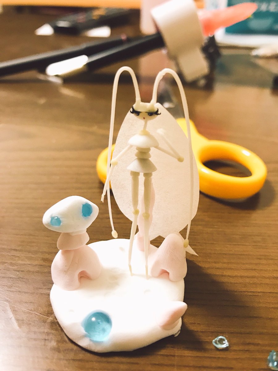 ワンスこねこね丸 40分の1の大きさでフェローチェを作りました 180cm 4 5cm 普段樹脂粘土で作るけど まつげ はメモ用紙切って貼ったり 薄羽はクッキングシートだったり工夫しました 自立もできて気に入ってます 40分の1スケールのポケモン ワンスこねこね丸 40分の1の大きさでフェローチェを作りました 180cm 4 5cm 普段樹脂粘土で作るけど まつげ はメモ用紙切って貼ったり 薄羽はクッキングシートだったり工夫しました 自立もできて気に入ってます 40分の1スケールのポケモン