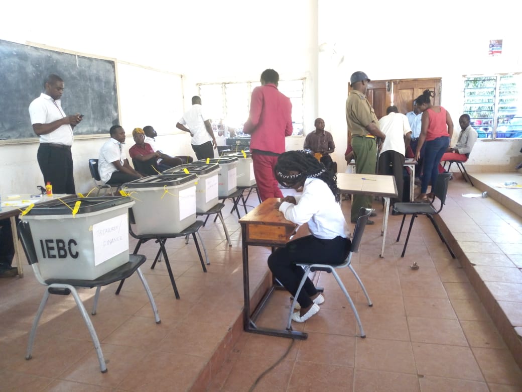 pwani_press's tweet photo. The dean of students has informed the delegates that the constitution does not cover them taking up any role after election, but arrangements will be made to incorporate them into governance as much as possible
#Kivumbi2019PU
#PUPresidentialelections
@ntvkenya 
@citizentvkenya https://t.co/QwxwpZyUUP