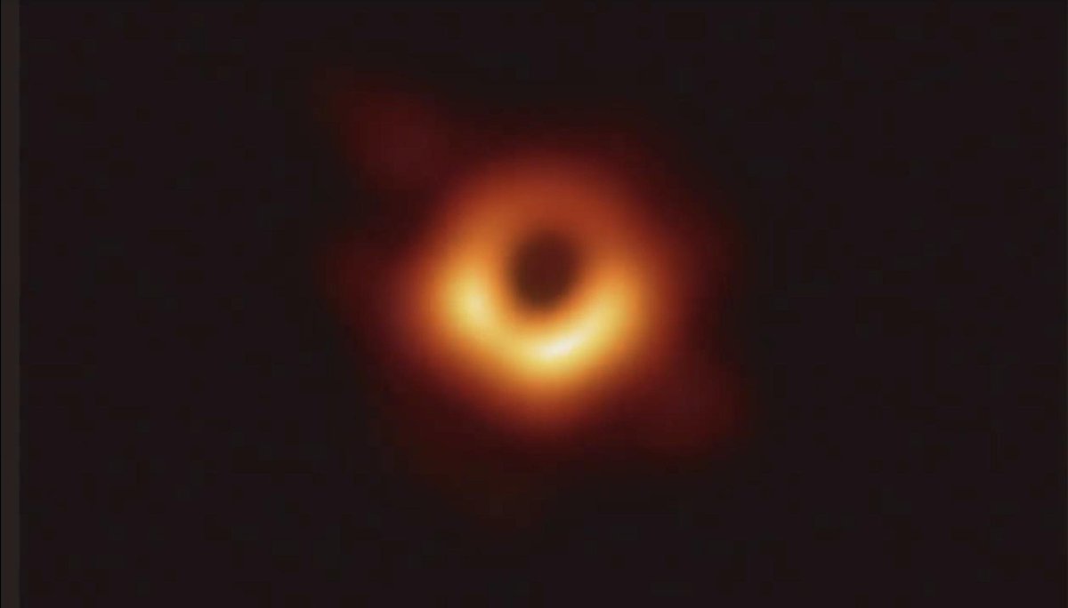 bueuF1's tweet photo. -Varios telescopios situados en distintos puntos del globo para crear el mayor telescopio..
-Varios días de toma de señal sincronizada...
-8 PETAbytes de datos.
-2 años de procesamiento.
... 

Si, pero les ha salido la foto desenfocada !! 

#EHTBlackHole
#AgujeroNegro

#Humor https://t.co/lu95yFKO2Z