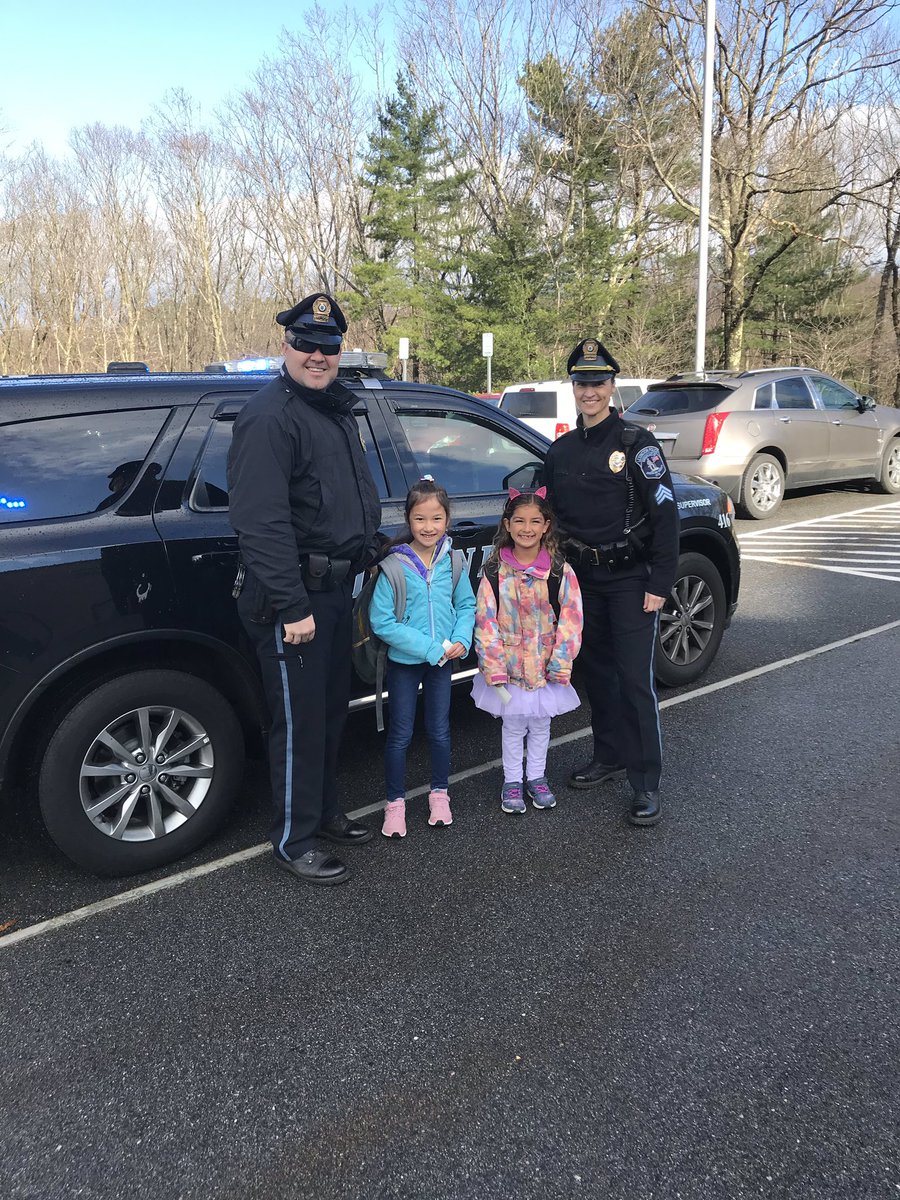 rickrogers409's tweet photo. Arriving at school in style! What could be more cool than winning a ride to @EstabrookSchool with @LexingtonPolice ? Thank you for supporting @EstabrookPTO #EstaFest! https://t.co/5TnMl7Eabe