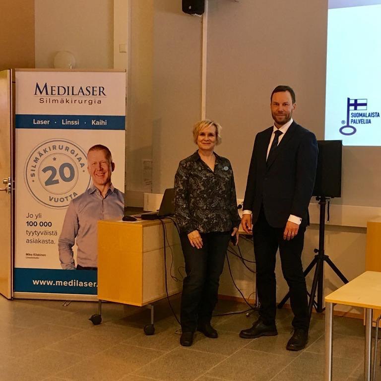 MedilaserOy's tweet photo. Ylöjärven kirjastossa,hetki sitten alkanut luento - Eroon silmälaseista modernin silmäkirurgian keinoin.Vielä kerkee paikalle.Luento pitää Silmätautien erikoislääkäri, dosentti Antti Viljanen.Tapahtuma on maksuton, vapaa pääsy.Kuvassa myös Asiakaspalvelupäällikkö Anne Viitanen. https://t.co/R2lA7iaMmP