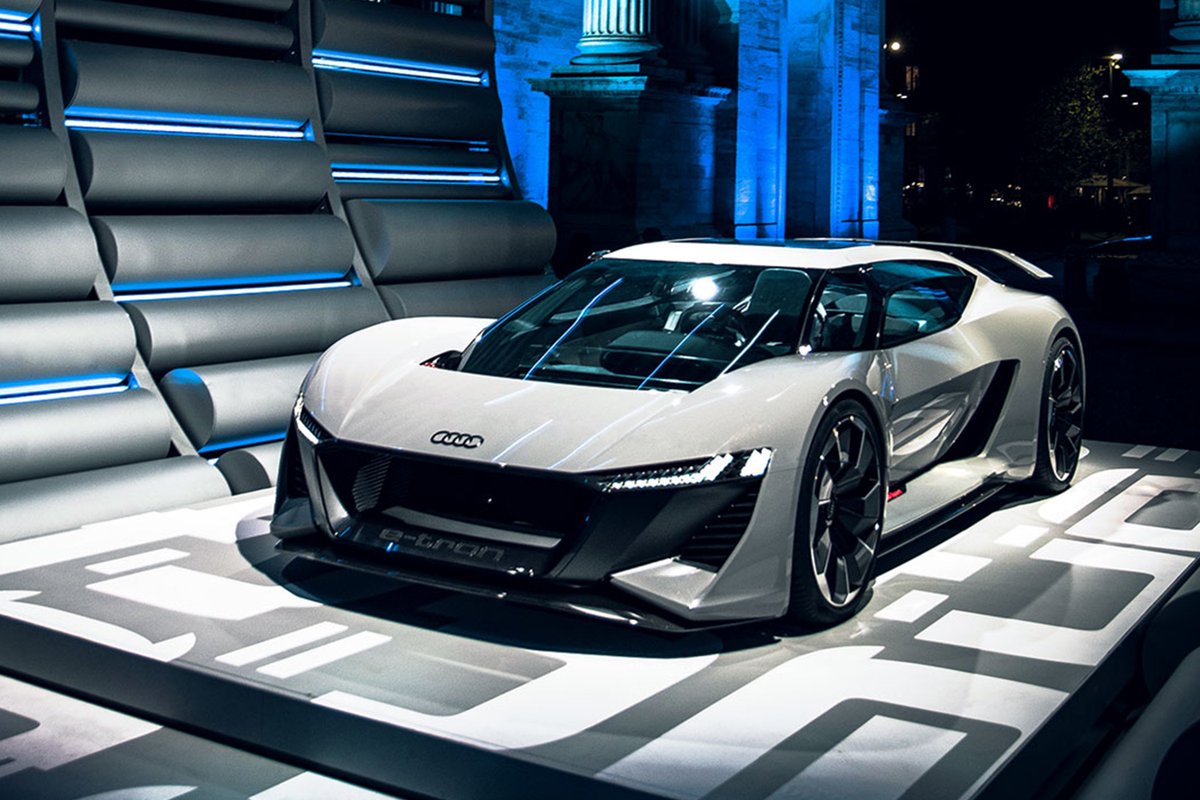 AudiIT's tweet photo. L’innovazione parte dall’Arco della Pace a Milano. Nella suggestiva location di #AudiCityLab, fino al 14 aprile potrai ammirare lo straordinario concept della supercar #AudiPB18 #etron: una visione radicale e innovativa della sportività Audi. #ChargingTheFuture https://t.co/GBxnBAWcn2