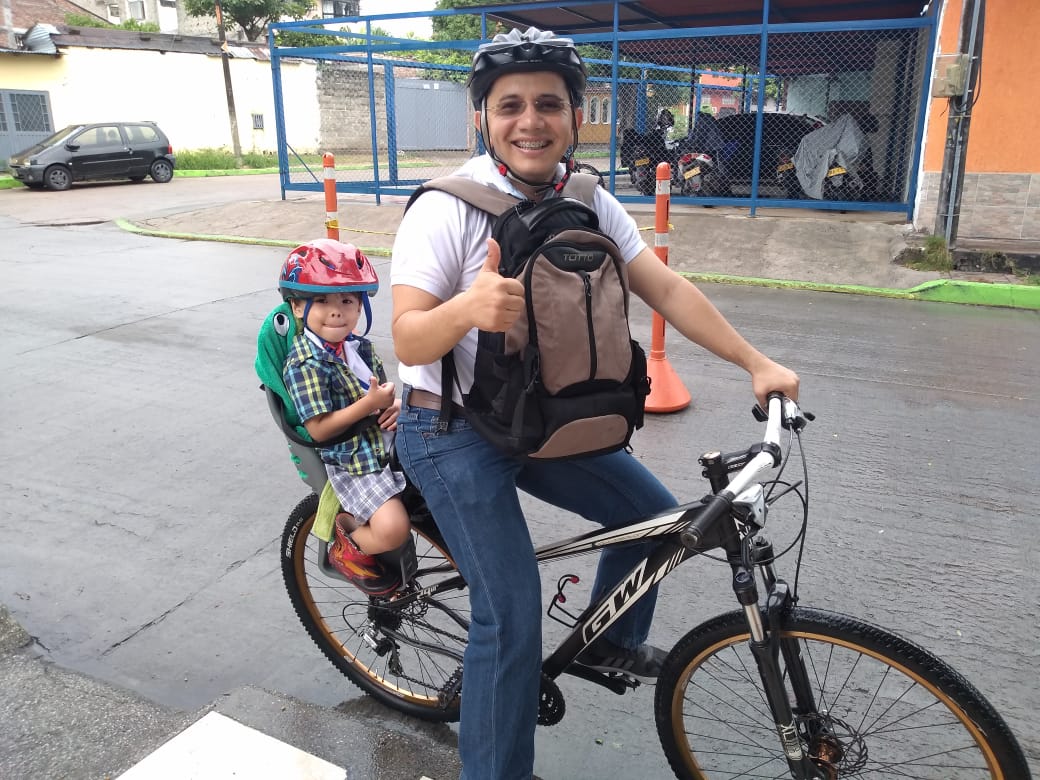Rodrigo_LaraS's tweet photo. #NeivaEnBici🌳🚴♀️🚴♂️
#Promovemos el uso de la bicicleta en este día especial para #Neiva a través de actividades lideradas por la Secretaría de Salud, Deportes, Educación, Competitividad y Movilidad. #NeivaLaRazónDeTodos https://t.co/ILpUIcSf2F