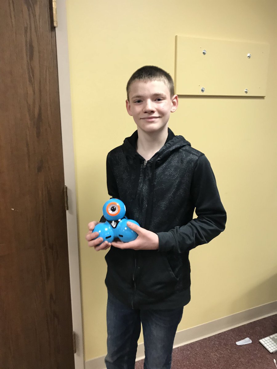 One of our elementary schools will now have access to another Dot and Dash robot thanks to this student who used our #makerspace to repair one that was broken. #thisislearning #makered #problembasedlearning