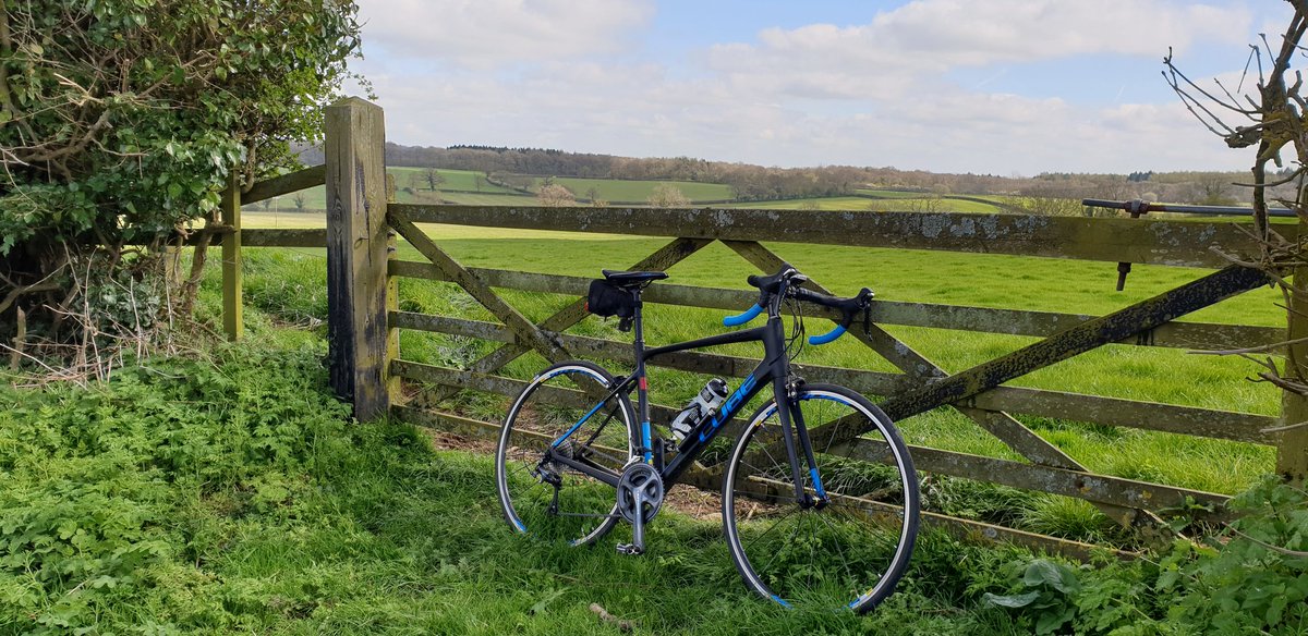 stevepullan1971's tweet photo. Cracking weekend cycling in the cotswolds.  Headwinds hills, coffees and cakes! All in abundance! https://t.co/vpKOzJrRpt