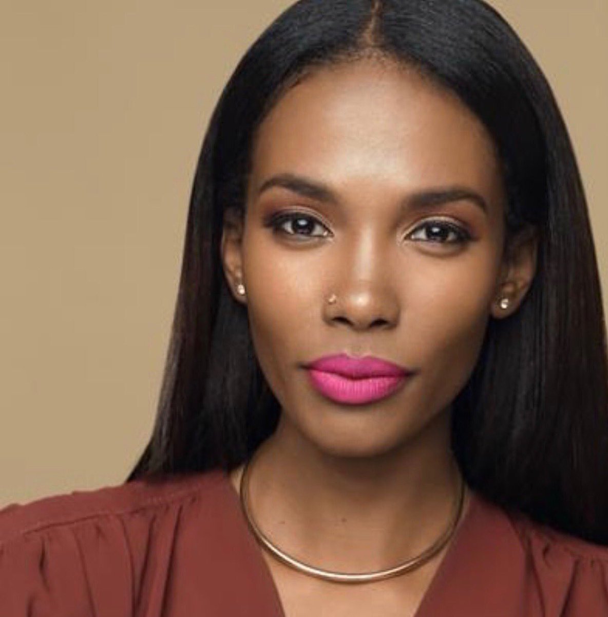 iamborntoroll's tweet photo. Our first #wcw goes to #MelissaButler founder of @TheLipBar. She went from being told no on @SharkTankABC to having her products in over 142 @Target stores across the country. Now that is a boss move. She was #borntomakeithappen. 🙌🏾#iamborntoroll #blackgirlsrock #blackgirlmagic https://t.co/na21mGkhv5