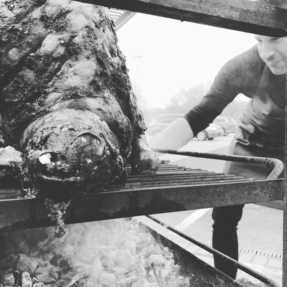 Kevin_Steele_'s tweet photo. GSHQ 1st Birthday, and an excuse to get the BBQ out....@Thomas_Franks_ @Gavinychef @gavin_tarbox @LeeFowler81 
.
#fresherfood #fresherthinking #bbqtime #aubreyallen #sustainableproduce #smoke https://t.co/o68jwXQwWN