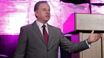 500SPKRS's tweet image. VIDEO: #SpeakerOfTheDay @_MichaelJLyons focuses on the #leadership traits necessary to #succeed in today&apos;s #competitive environment. His signature #humor &amp;amp; easy-going style engage audiences to start thinking differently, while inspiring them to go for it! 500speakers.com/pitch/michael-…