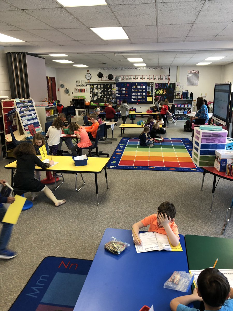 mrsmatott's tweet photo. Coteaching in full force. @MrsLyndaker1 @WestCarthageES https://t.co/IZudC8OFgK