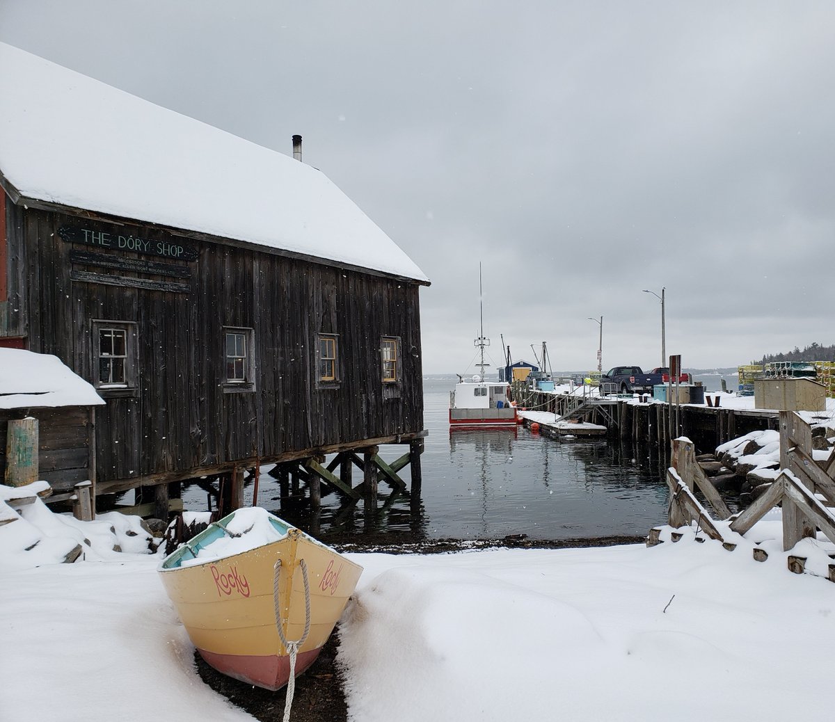 DoryShop's tweet photo. Wasn't it just last week that the ground was bare and we were wearing light sweaters &amp; shoes instead of winter parkas &amp; boots? It's still pretty, but.
#Lunenburg #winter #snow #doryshop #boatbuilders #yard #beach #workingwaterfront #novascotia #mynovascotia https://t.co/NkgEGrC6P9