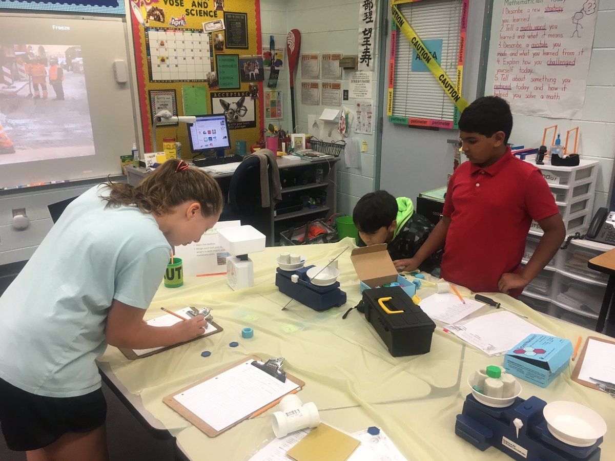HeathrowKnights's tweet photo. HES 4th graders are UNDER CONSTRUCTION 🚧 as they finish their unit in Measurement.🔨 https://t.co/Z71dFlmKyU