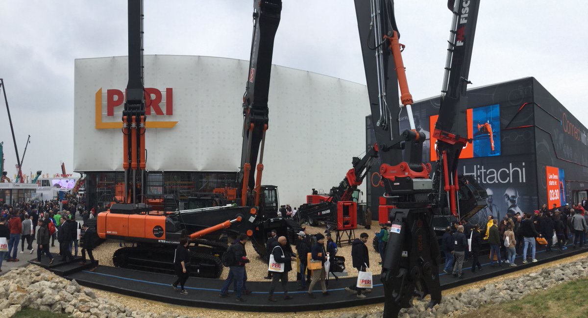 ABZ_News's tweet photo. Dominik Erath, Geschäftsführer der #KTEG, präsentiert auf der #bauma die aktuellen Entwicklungen von #Kiesel für spezielle Anforderungen, bspw. im Abbruch. Ganz neu ist ein Konzept für einen vollelektrischen #Bagger zu sehen. mehr in Kürze in der #ABZ. #bauma2019 @KieselGmbH https://t.co/tdkipA7CCk