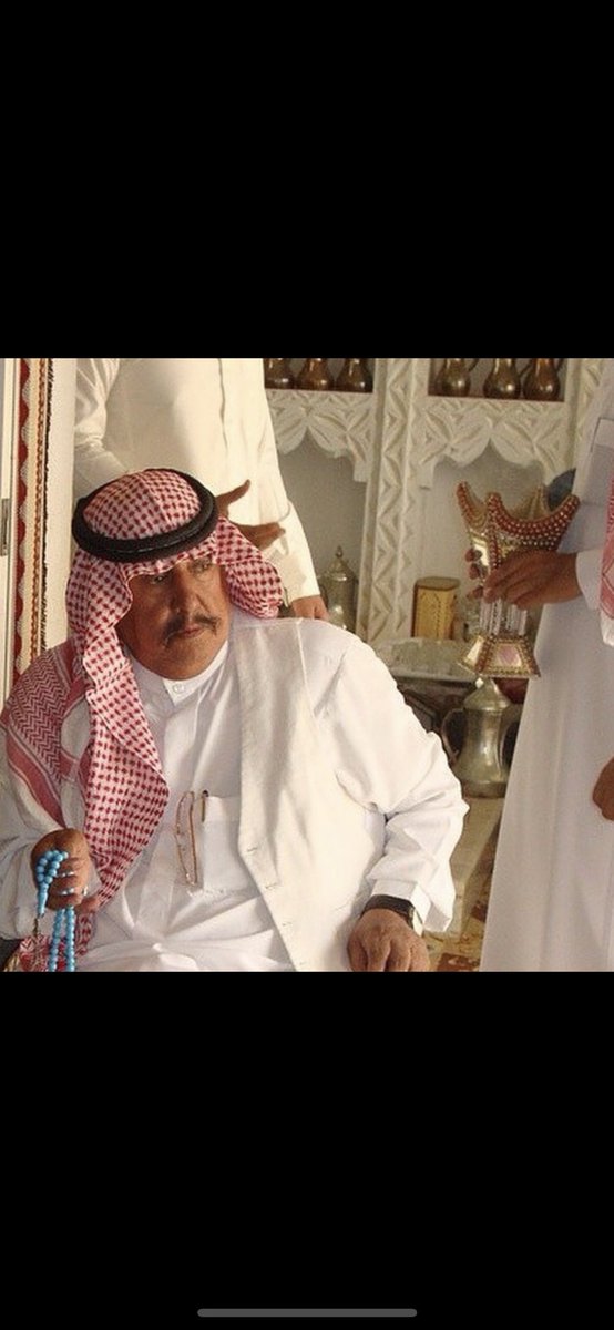 hamud060's tweet photo. مريت أسلم على الغالي أبي داره
النادر اللي عجزت ألقى له أشباهي

لحظة ورد لخفوقي موجهن ناره
عقلٍ عن فراق غاليي مهو لاهي

اللي تبي وسط قبرٍ فوقه أطواره
يرحمه ربٍ بملكه ماله مضاهي

جدي عساه بنعيم الله وأنهاره
يرثيه قلب عن فراقه مهو ساهي
.
#قصيدة_رثاء
.
حمود بن بندر شلاش ال علي ✍🏻 https://t.co/YearbxvgRE